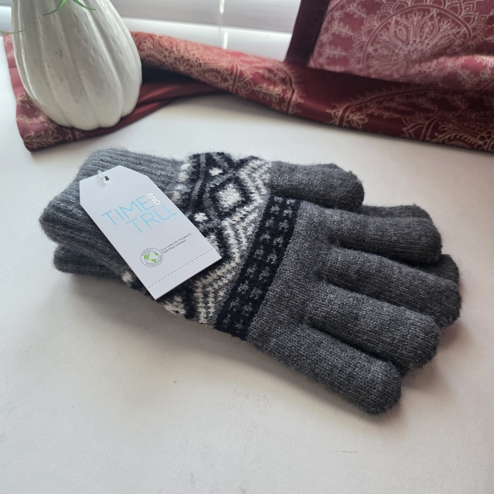 Time And Tru Gloves Gray NWT